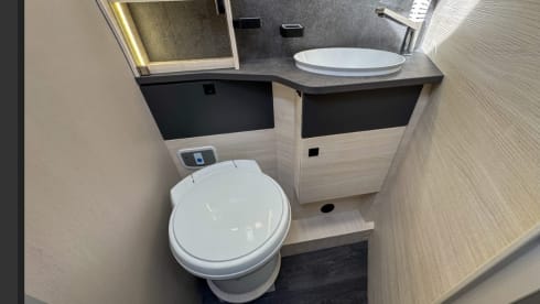 Clifford – Luxury 4 berth Chausson 788 Auto 2025