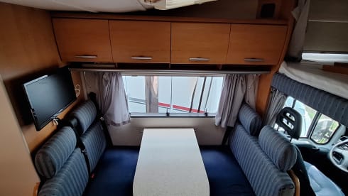 6p Hymer Alkovenmöbel aus dem Jahr 2005