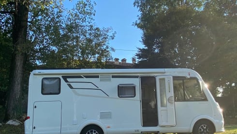 Very nice 4-6p Hymer integrated from 2021