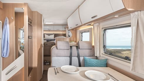 Carado T338 (splinternieuw!!) – Luxurious and fully equipped camper with length beds. Ultimate Freedom! 
