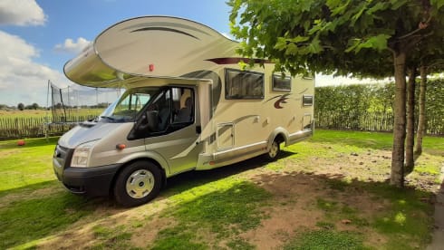 Eura Mobil 4p family camper 