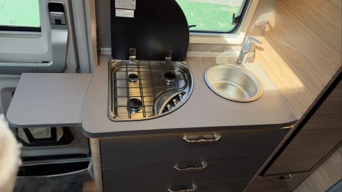L119VP – Luxury modern 4-person Weinsberg integrated motorhome from 2026. Unlimited mileage!