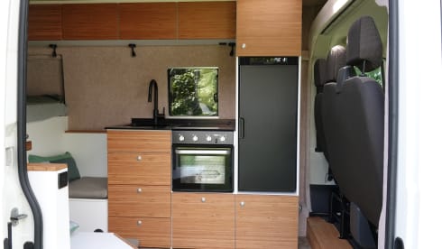 Hopper XL – Peugeot Bozer from 2018. Very complete interior