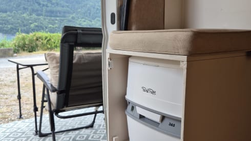 Boxy – Spacious off-grid bus camper 'Boxy' 2/3 pers. (2014)