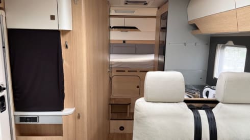 TOPPIE – Hymer 2 places semi-intégré à partir de 2023 Mercedes