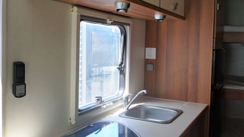 Rimor Katamarano 9 | Alcove | 2013 | 7 places | 3 bunk bed