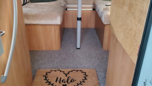 Zaneta –  Family Fiat New Life 6berth/6 belt Motorhome Hire