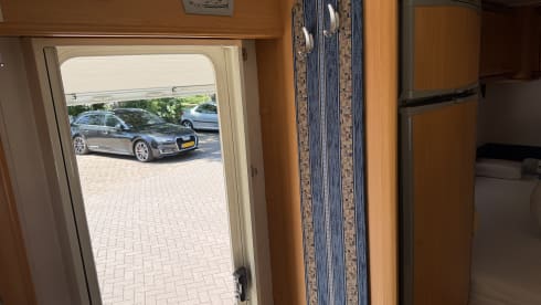 LMC Liberty Ti 662 - 4 Persons - 2x Air Conditioning - Semi-integrated