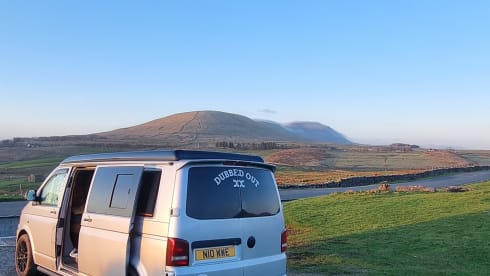 Tommie – 4 person VW, near Airport & major motorways! LWB, PopTop roof + loads more!
