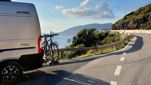Freeda – Luxury off-grid Hymer (4p) roof tent