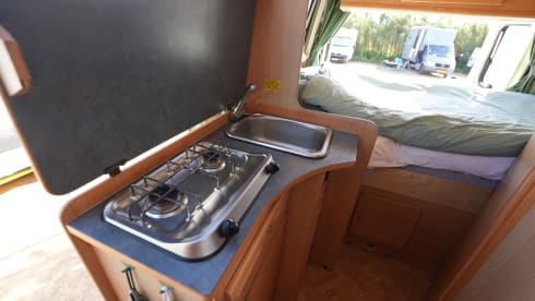 Minty – Minty; Cheerful 2p campervan from 2004, solar panel on the roof!