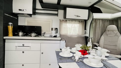 5. Amigo – Luxury Motorhome Benimar Mileo 268 Northautokap for rent!
