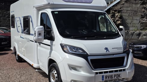 Peugeot semi-integratiecamper met 6 slaapplaatsen vanaf 2016