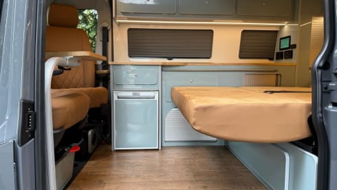 woody – Luxury 4 berth Automatic Volkswagen campervan brand new 2025 conversion 