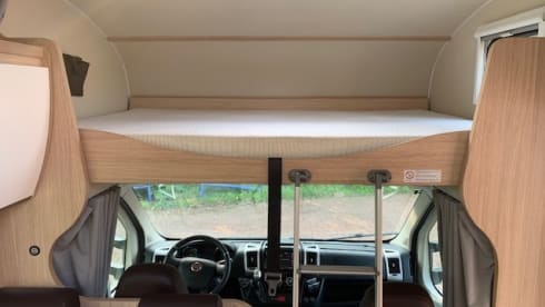 Sunny – Sunlight A70 alcove 6 person Automatic 150 HP built in 2018