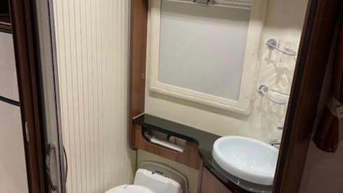Complete 3p McLouis semi-integrated from 2013 with split air conditioning