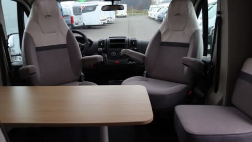 22 LMC H660G  – Tourer lift 3 persons