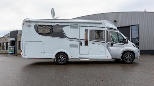Carado T459 Automaat – Experience the freedom! Very spacious luxury - Queen bed - separate shower