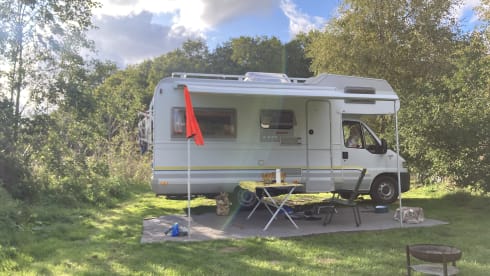 Little Miss Sunshine – Sunny spacious family camper with bed (6 persons)