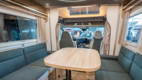 Chausson spacieuse avec boîte automatique, idéale pour les familles