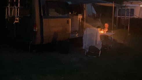 2p Ford bus from 2002