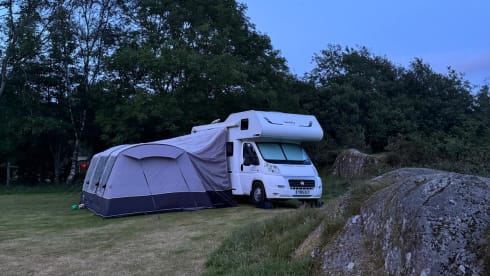 GLYNIS – HOBBY SIESTA DE LUXE A65GM 6 BERTH