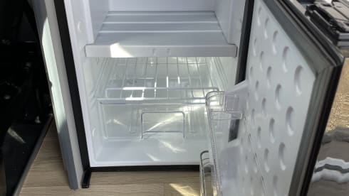 The Grey Horizon – 4 berth Volkswagen T6.1 LWB campervan from 2022