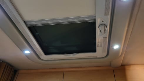 RELAX  – Challenger Semi-Integrated from 2001 WITH WIFI