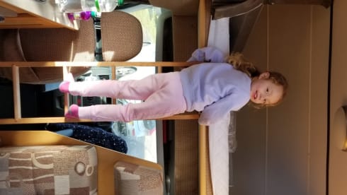 Nicky – Adventure and comfort in 'Nicky' the 6 berth luxury motorhome!