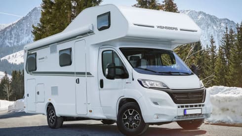 YN24 AWO - 6 berth Weinsberg 600 DKG Romford 
