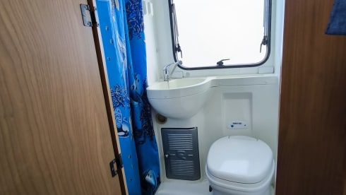 Mycamper – 6-seater attic camper with air conditioning