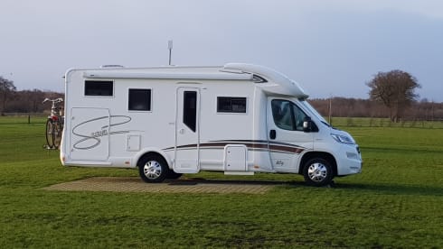 Beautiful 2 to 5 person MC Louis Sovereign 60G motorhome
