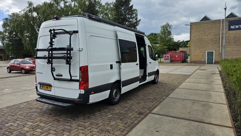 Madrid – Sprinter XXL a wonderful compact camper with lots of space!