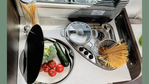 12. Cook – Luxury Motorhome Benimar Tessoro 468 Northautokapp