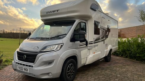 ADVENTURE SWIFT 476 - ZWT – 6-Berth Motorhome | Unlimited Miles | Pet Friendly | EU Travel Allowed