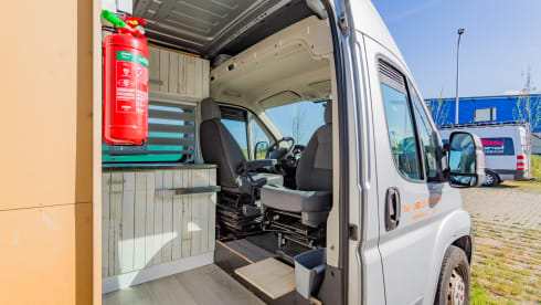De vrijbuiter – 2p Peugeot camper van L 3/H2 from 2012