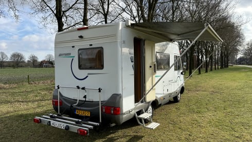 Discover freedom with our fresh Hymer B 584 – with bar layout, lifting bed 