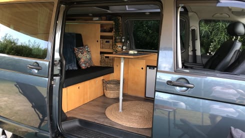 Volkswagen t5 campervan 