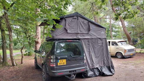 Disco – 2p Land Rover with roof tent 