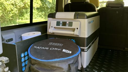 Bessie – 4 berth Land Rover rooftop from 2012