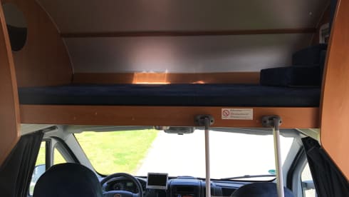 Complete & Compact 6-person camper with bunk bed (Luxury)