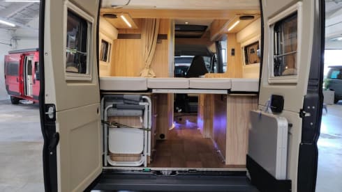 Super cool Hymer Ayers Rock bus camper for 2 people