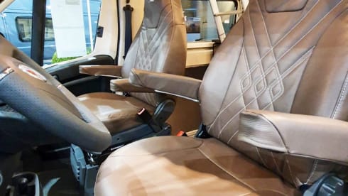 Brand new 4 p Bustner full-option campervan for the biggest adventures