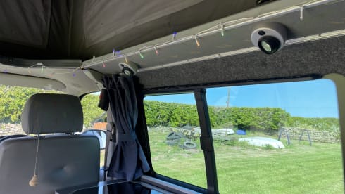 Magic – 4 berth Volkswagen T5 LWB Campervan