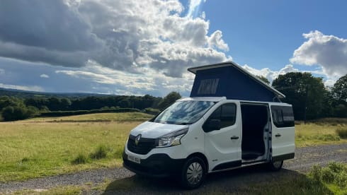Pop top fun – 4 berth Renault rooftop from 2016