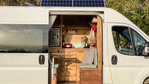 Surf Camper – Off Grid Camperbus Fiat Ducato L2H2 (for hot and cold days)