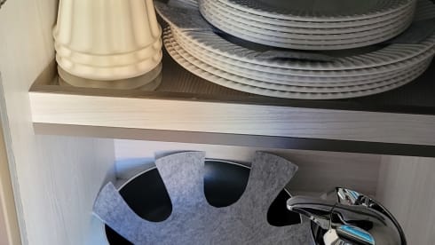 Moby – Luxury 5-person campervan 2024 - automatic + Wi-Fi option