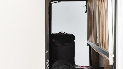 ITA CAMPER – New Overcab Camper - 6 Seats