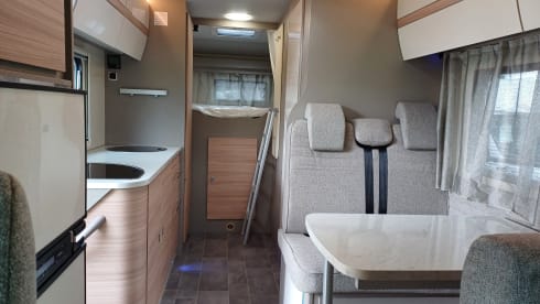 C19 – Knaus Traveler A705 XL Garage for 6 persons