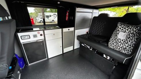 YR71KTO NOMAD LONDON – 4 Berth Nomad Camper LONDON - ROMFORD